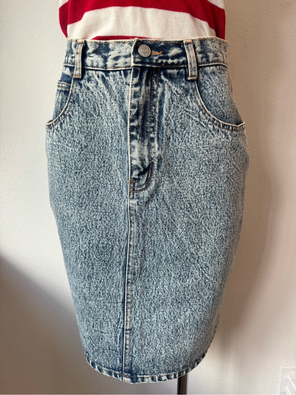 Vintage JORDACHE Light Blue Acid Wash Denim Skirt with Bow Accents - Picture 7 of 11